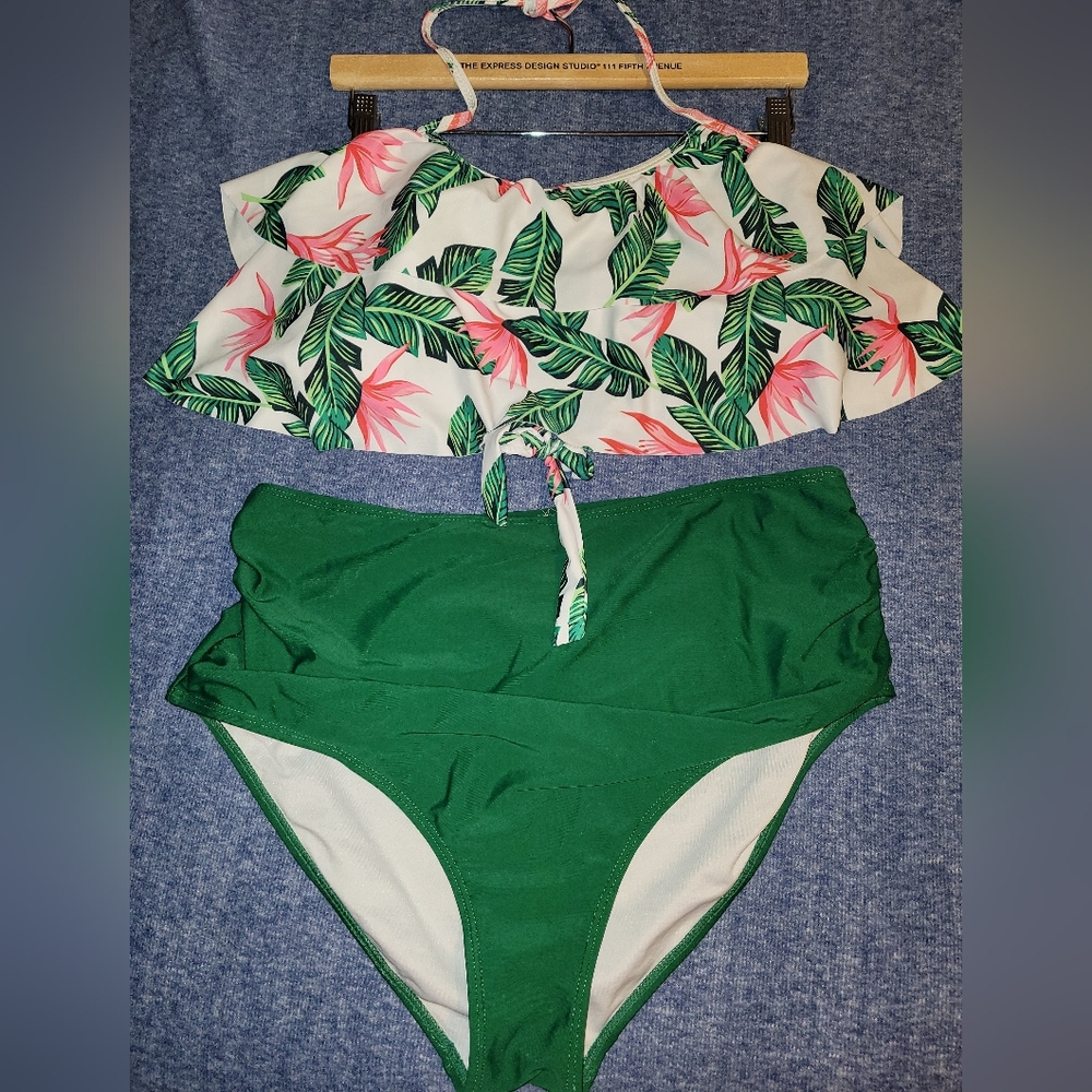 Bikini - Picture 4 of 12